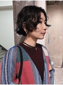 センター分け、前上がりボブパーマ