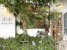 ディディ イック(didi ic)の雰囲気（お店の前の緑が目印です♪）