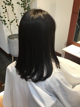 ヘアモーヴ チャンプス 南流山店 暗髪でも優しい印象の艶セミロング