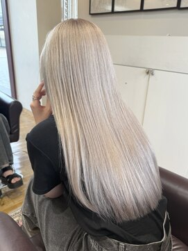 ルッツ(Lutz. hair design) 【髪質改善ブリーチ】White blonde【千代田彩夏】9/5