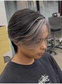 ホワイトシルバーインナーカラーセンターパート
