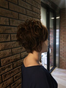 美容室メデューサ都府楼店 ショートパーマ