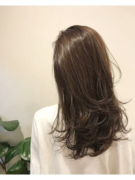 ナナバイロッカ(nana by rocca) レイヤーカットとナチュラルベージュ