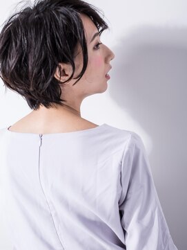 カバーヘア ブリス 北浦和(COVER HAIR bliss) 横顔小顔美人…黒髪前下がり耳かけショートv北浦和20代30代40代