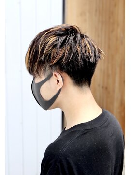 エス(esu) デザインカラー×ツーブロックスタイル