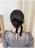 タイトヘア タイトシニヨン シニヨン まとめ髪 ベロアリボン