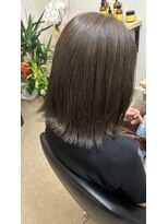 ネル 千早 香椎(nell.)&nbsp;外ハネ切りっぱなしボブオリーブグレージュ