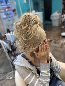 リエラ 新宿(RIERA) 盛り髪