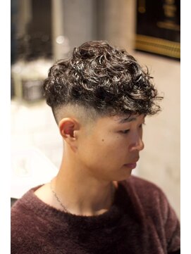 キングスマントーキョー 立川北口店(KINGSMAN TOKYO) アップバング / ツーブロック / スキンフェード 【立川】