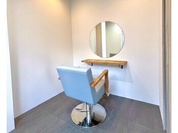 Men’s salon HISTORY 元住吉の写真/【全席半個室/マンツーマン】美容室が苦手な男性へ。周りの目を気にせず、髪の悩みも理想も本音で相談。