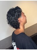 カーリーパーマ/スパイキーショート/マレット：テーパーフェード