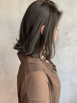 キチ(kichi.) [kichi.] カーキグレージュ×肩につくロブ