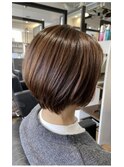 頭のかたちがキレイに見えるショートボブ