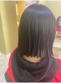 黒髪切りっぱなしボブ