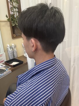 コアフィールフィス(COIFFURE fils) 【見附　今町】黒髪　アップバング　刈り上げ