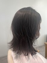 シロ(shiro.)&nbsp;外ハネミディアムヘア