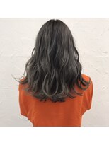 ホワイトグレージュ韓国レイヤー透明感カラーくびれヘア原宿