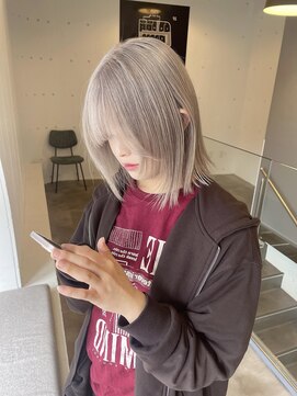 アオ(ao.) ホワイトミルクティー/学割/学割U24/ダブルカラー/ハイトーン