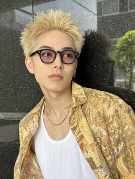 フィフス 原宿(fifth) 刈り上げスパイキーショートハイトーン金髪フェザーショート