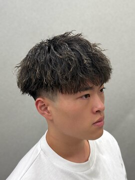 スラッシュ(SLASH) メンズパーマ/ハイライト/短髪/フェードカット/ツイスト/姫路