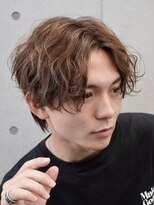 パヌポン(PANUPON)&nbsp;センターパートメンズカット縦落ちスパイラルパーマツイスト