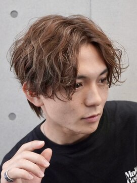 パヌポン(PANUPON) センターパートメンズカット縦落ちスパイラルパーマツイスト