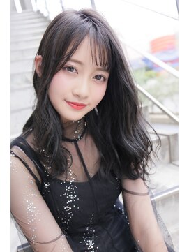 シエナ 太田(Siena) モノトーンアッシュ、大人綺麗めロング