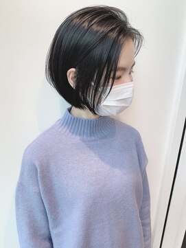 ステア ケース(stair case) 大人かわいい黒髪ハンサムショート/センターパートショートボブ