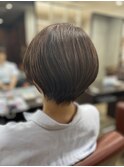 大人可愛い前下がりショートボブで“どん”