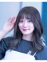 アンアタッシュ(UNE ATTACHE)&nbsp;Summer Escape　透明感のあるアッシュでくびれヘアに