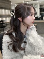 アイヴィー(IVY)&nbsp;顔まわりカット シースルーバング セミディ ゆるふわウェーブ