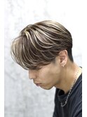 メンズハイライトカラー刈り上げセンターパートフェザーパーマ