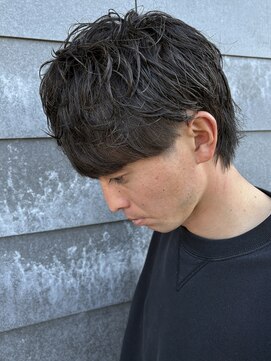ヒュイル バイ ニアウ(Hwyl by Niau) MEN’S HAIRセンターパートスパイラルパーマニュアンスパーマ