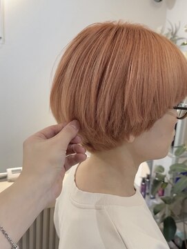 ペールオレンジベージュ