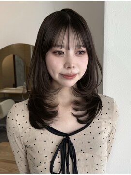 ムージー(moug) ミディアムレイヤー × 赤み消しオリーブ