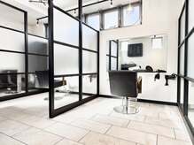 ファイブ ノーヴル カラット(5 Noble ct.)の雰囲気(本物の石で造られた上質半個室サロン空間"5Noble ct.")