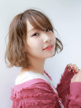 ルティア(Lutia) ゆるふわ 切りっぱなしボブ ベージュカラー ★★