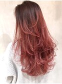 レイヤーチェリーレッド_耳かけウェーブパーマ_ba289803