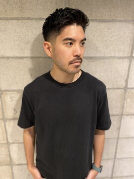 フランクスバーバー アンド ビアークラブ(FRANK'S BARBER and BEER CLUB) サマーカットテーパーフェードカットくせ毛パーマ