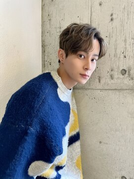 ルービック(Rubik's) センターパートアップバング波巻きスパイラルパーマ