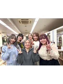 気さくで話しやすい女性スタイリスト揃い♪時短でカワイイが完成する『愛され×楽ちん』スタイルをご提案♪