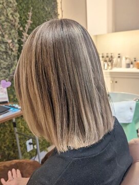 ムーンロータス(Moon Lotus) 白髪ぼかしバレイヤージュ