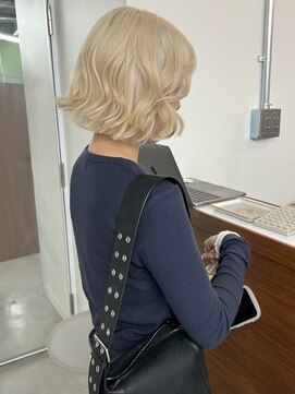 リヴ ウメダ(LIV umeda) ホワイトブロンド/ブリーチ/ダブルカラー【梅田】