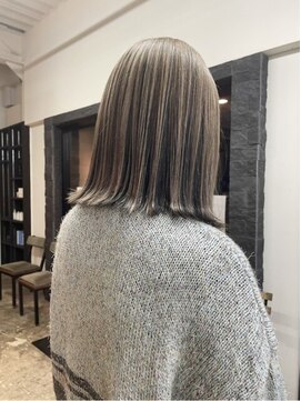 ヴィオラカラー(VIOLLA COLOR) くすみカラー×大人ミディヘア/小倉