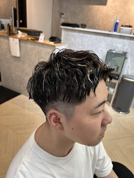 ラルス(Larus) MEN’S HAIR/ブルーブラック/フェザーパーマ/本八幡