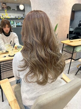 ヘイリー(HAILEY) ハイライトカラー×レイヤーロング××透明感アップ