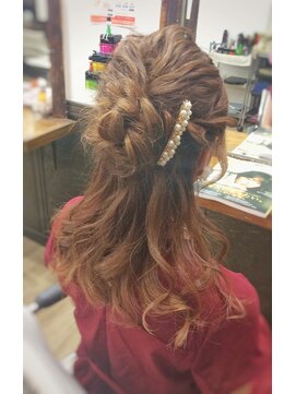 グレースモア(Grace More) (久留米／西原)編み込みお団子風ハーフアップ♪♪