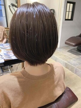 ヴァンクシー バイ ルナ(VANKCY by Luna) ショートボブ大人ボブ 耳かけ 丸みショート ベージュ 前髪 楽