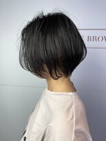 ケイトブラウン(KATE BROWNE) 30代40段　ひし形ショート　小顔カット　かきあげ前髪
