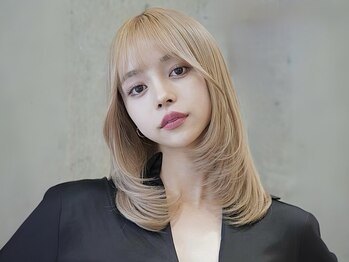 サンクプロジェクト(cinq PROJECT)の写真/ロングヘアなのに切れ毛の少ないベージュカラーが人気*髪の履歴が複雑でも色味が均一になるブリーチ施術を*
